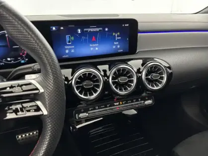 Photo 16 Mercedes CLA 250 e 218ch AMG Line 8G-DCT Suréquipée + Toit ouvrant