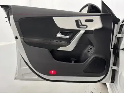 Photo 10 Mercedes CLA 250 e 218ch AMG Line 8G-DCT Suréquipée + Toit ouvrant