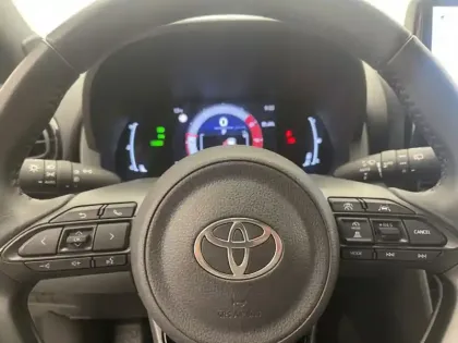 Photo 13 Toyota Yaris Hybride 1.5 HYBRID 116H DESIGN