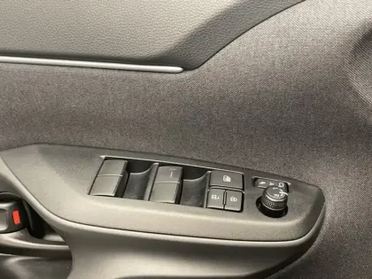 Photo 15 Toyota Yaris Hybride 1.5 HYBRID 116H DESIGN