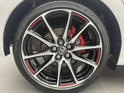 Photo 8 Toyota Yaris Hybride 130h GR SPORT Pack Techno +