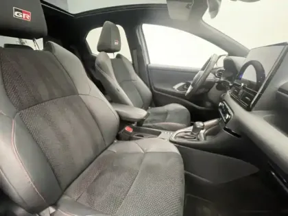 Photo 23 Toyota Yaris Hybride 130h GR SPORT Pack Techno +