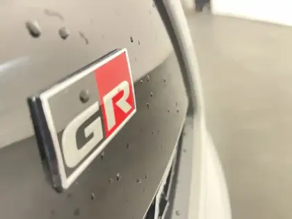 Photo 25 Toyota Yaris Hybride 130h GR SPORT Pack Techno +