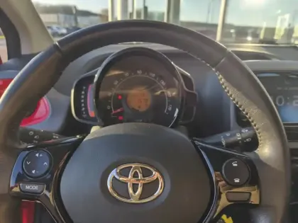 Photo 13 Toyota Aygo x-play 1.0 72 ch