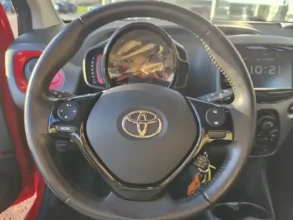 Photo 5 Toyota Aygo x-play 1.0 72 ch