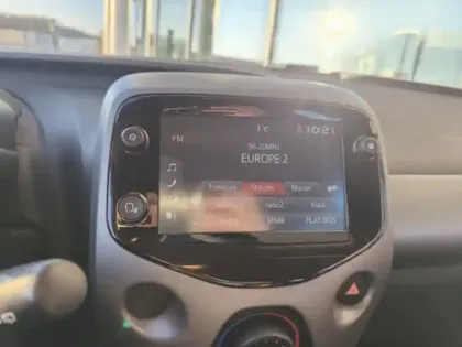 Photo 6 Toyota Aygo x-play 1.0 72 ch