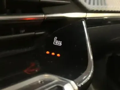 Photo 13 Peugeot 208  e- 136ch Style