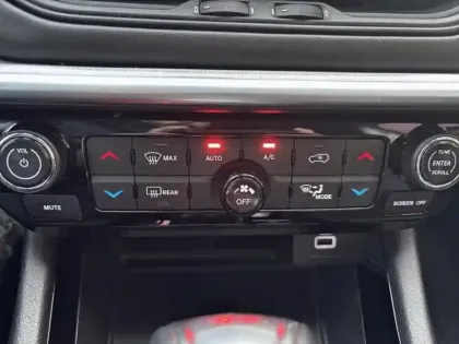 Photo 13 Jeep Compass  1.3 Turbo T4 240ch PHEV 4xe S AT6 eAWD