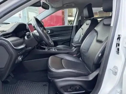 Photo 8 Jeep Compass  1.3 Turbo T4 240ch PHEV 4xe S AT6 eAWD