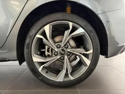 Photo 8 Audi A3  Sportback 35 TFSI 150ch Mild Hybrid S line S tronic 7