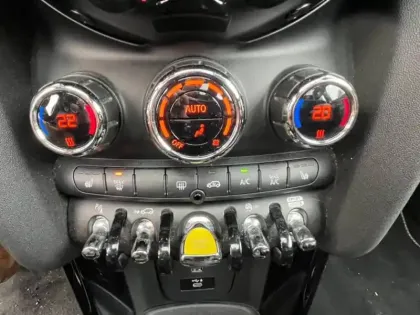 Photo 10 Mini Mini  Cooper SE 184ch Yours BVA