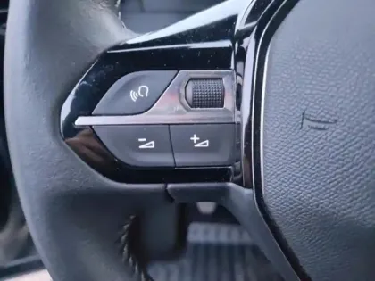 Photo 14 Peugeot 2008  1.2 PureTech 100ch S&S Allure Pack