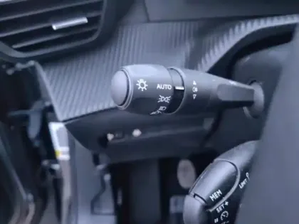 Photo 12 Peugeot 2008  1.2 PureTech 100ch S&S Allure Pack