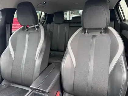 Photo 11 Peugeot 308  PHEV 180ch Allure Pack e-EAT8