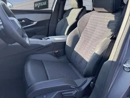 Photo 8 Peugeot 3008  1.2 Hybrid 145ch Allure e-DCS6