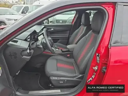 Photo 8 Alfa Romeo Junior  1.2 Ibrida 145ch Speciale e-DCT6