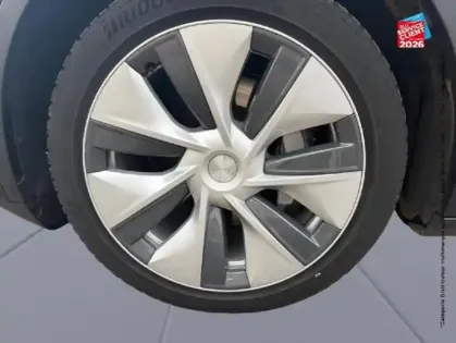 Photo 9 Tesla Model Y  Standard RWD