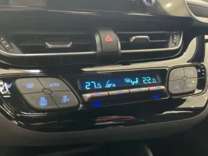 Photo 11 Toyota C-HR  2.0 Hybride 184ch Dynamic Ultimate E-CVT