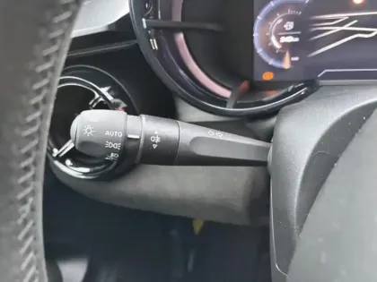 Photo 11 Alfa Romeo Junior  1.2 Ibrida 145ch Speciale e-DCT6