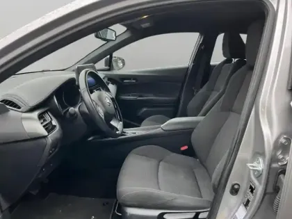 Photo 8 Toyota C-HR  122h Dynamic 2WD E-CVT