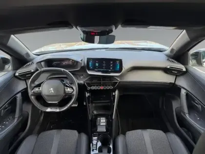Photo 13 Peugeot 2008  e- 136ch GT