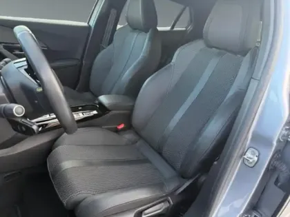 Photo 12 Peugeot 2008  e- 136ch GT