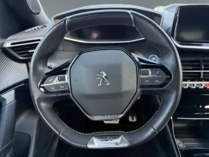 Photo 33 Peugeot 2008  e- 136ch GT