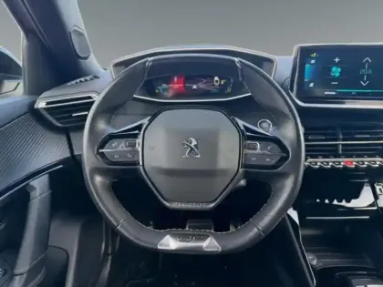 Photo 15 Peugeot 2008  e- 136ch GT