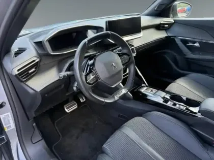 Photo 31 Peugeot 2008  e- 136ch GT