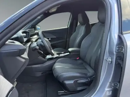 Photo 30 Peugeot 2008  e- 136ch GT