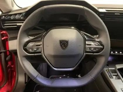 Photo 15 Peugeot 408  PHEV 180 Allure Pack e-EAT8 Cuir complet / GPS / Full LED