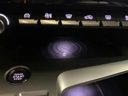 Photo 14 Peugeot 408  PHEV 180 Allure Pack e-EAT8 Cuir complet / GPS / Full LED