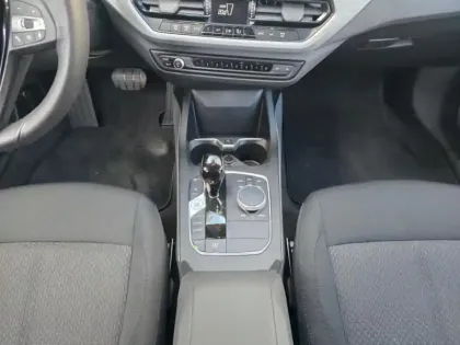 Photo 11 BMW Serie 1 Série 1 118iA 136ch DKG7