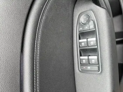 Photo 9 Renault Captur  E-Tech full hybrid 145