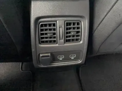 Photo 11 Renault Captur  E-Tech full hybrid 145