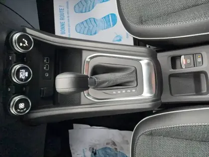 Photo 32 Renault Captur  E-Tech full hybrid 145