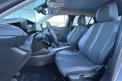 Photo 8 Peugeot 2008  PureTech 130 S&S BVM6