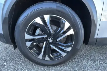 Photo 23 Peugeot 2008  PureTech 130 S&S BVM6