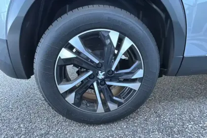 Photo 25 Peugeot 2008  PureTech 130 S&S BVM6