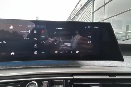 Photo 17 Peugeot 3008  Hybrid 136 e-DCS6