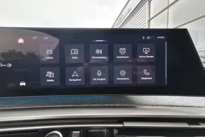 Photo 18 Peugeot 3008  Hybrid 136 e-DCS6