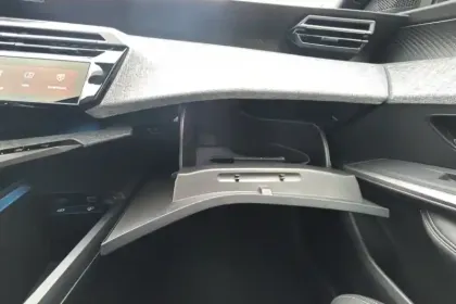 Photo 20 Peugeot 3008  Hybrid 136 e-DCS6