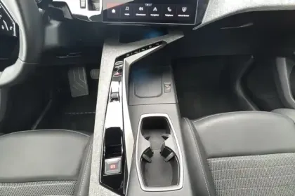 Photo 13 Peugeot 3008  Hybrid 136 e-DCS6