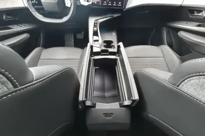 Photo 14 Peugeot 3008  Hybrid 136 e-DCS6