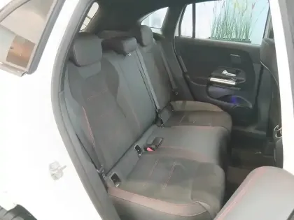 Photo 11 Mercedes GLA  200 d 8G-DCT