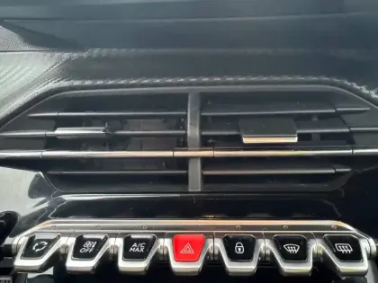 Photo 93 Peugeot 2008  PureTech 130 S&S BVM6