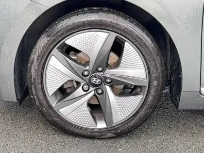 Photo 12 Hyundai Ioniq  Hybrid 141 ch