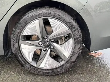 Photo 8 Hyundai Ioniq  Hybrid 141 ch