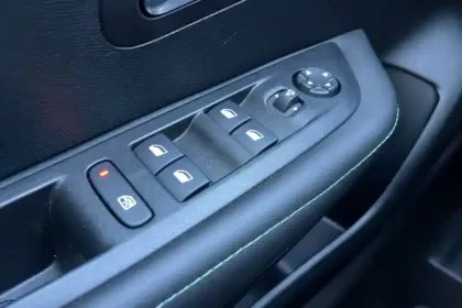 Photo 84 Peugeot 208  Electrique 50 kWh 136ch