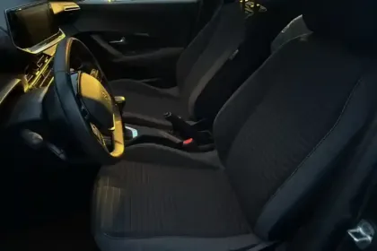 Photo 31 Peugeot 2008  PureTech 100 S&S BVM6